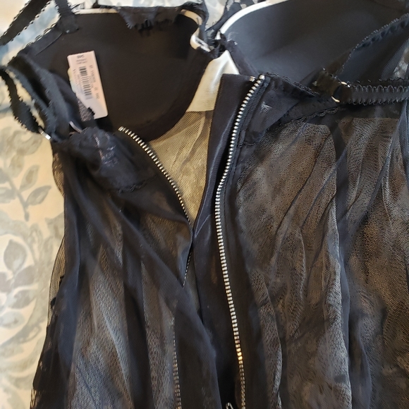 NWT Victorias secret zipper bra/lingerie 34B - Picture 4 of 4